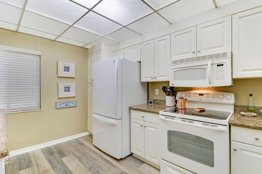 For Sale: $284,000 (2 beds, 2 baths, 1224 Square Feet)