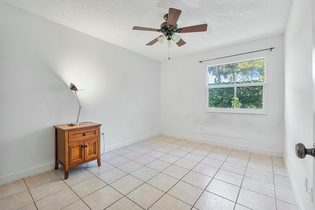 For Sale: $499,900 (3 beds, 2 baths, 1340 Square Feet)