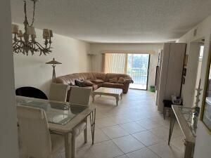 For Sale: $205,000 (2 beds, 2 baths, 1220 Square Feet)