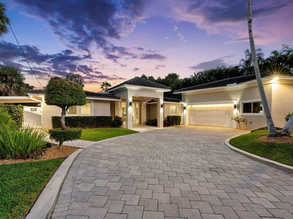 出租: $20,000 (4 贝兹, 4 浴室, 3566 平方英尺)