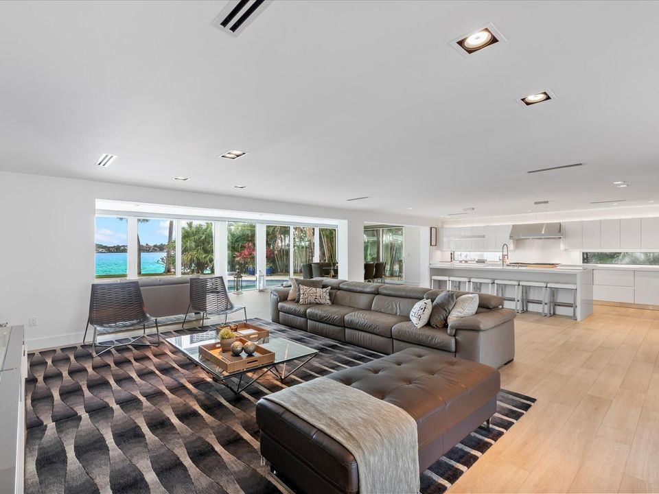 出租: $20,000 (4 贝兹, 4 浴室, 3566 平方英尺)