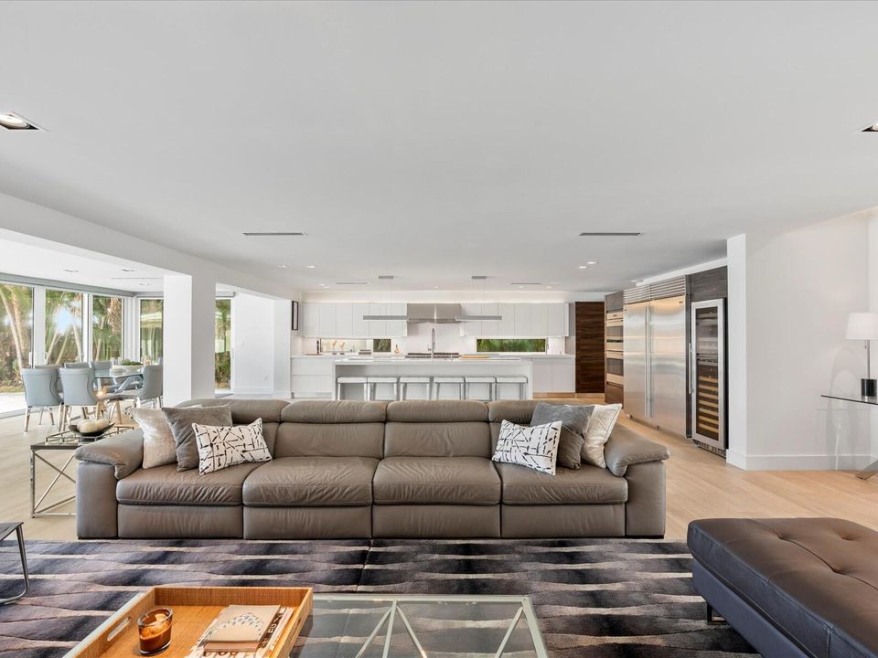 出租: $20,000 (4 贝兹, 4 浴室, 3566 平方英尺)