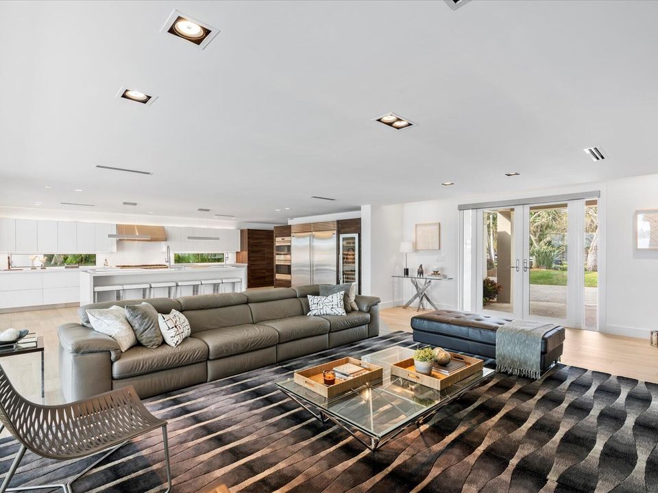 出租: $20,000 (4 贝兹, 4 浴室, 3566 平方英尺)