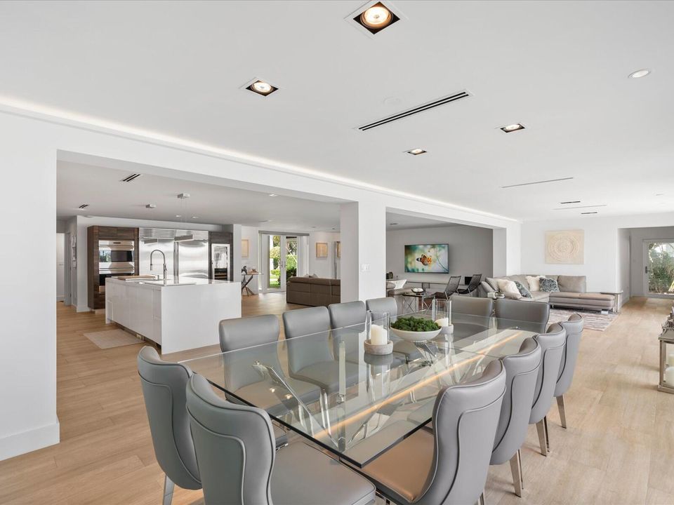 出租: $20,000 (4 贝兹, 4 浴室, 3566 平方英尺)