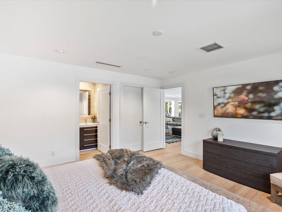 出租: $20,000 (4 贝兹, 4 浴室, 3566 平方英尺)