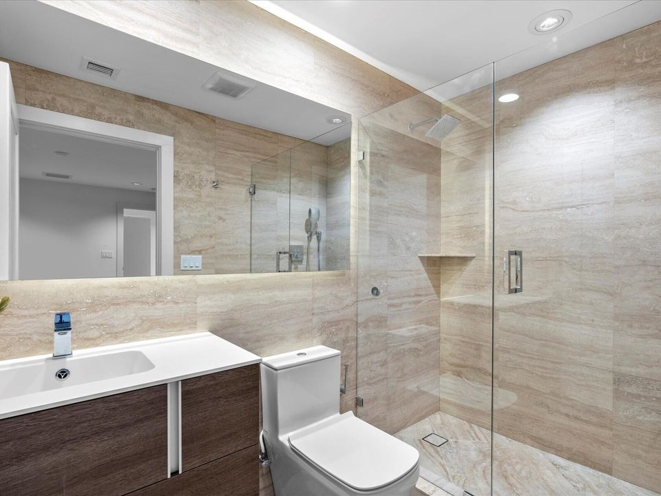 出租: $20,000 (4 贝兹, 4 浴室, 3566 平方英尺)