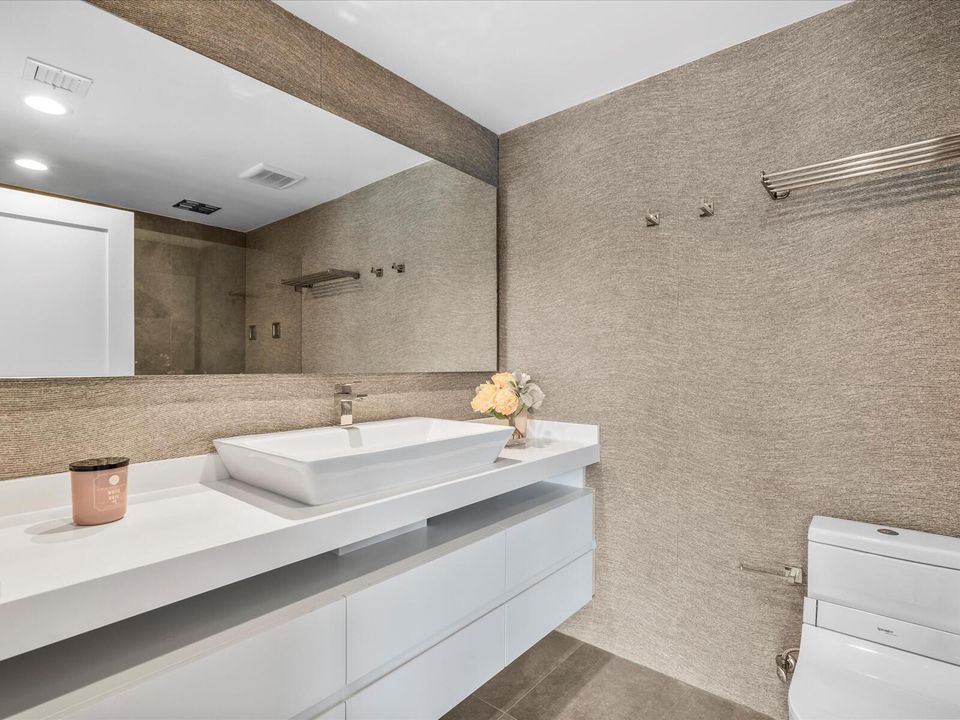 出租: $20,000 (4 贝兹, 4 浴室, 3566 平方英尺)