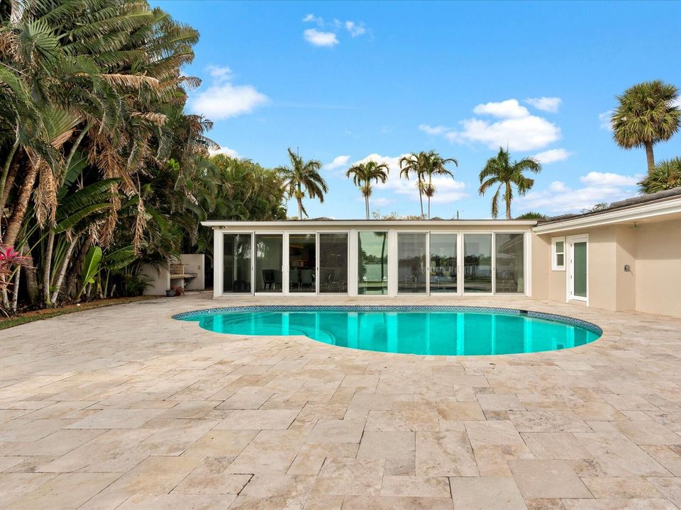 出租: $20,000 (4 贝兹, 4 浴室, 3566 平方英尺)