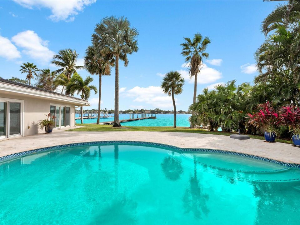 出租: $20,000 (4 贝兹, 4 浴室, 3566 平方英尺)