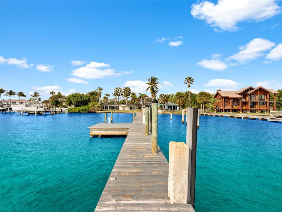 出租: $20,000 (4 贝兹, 4 浴室, 3566 平方英尺)