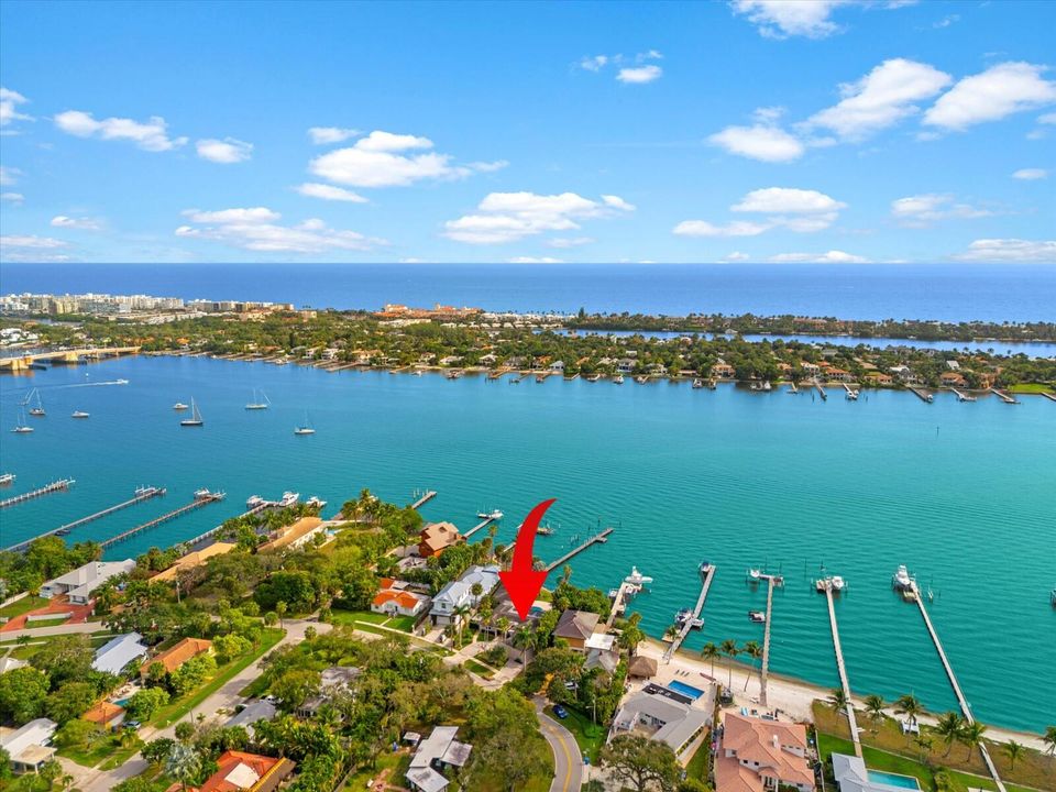 出租: $20,000 (4 贝兹, 4 浴室, 3566 平方英尺)