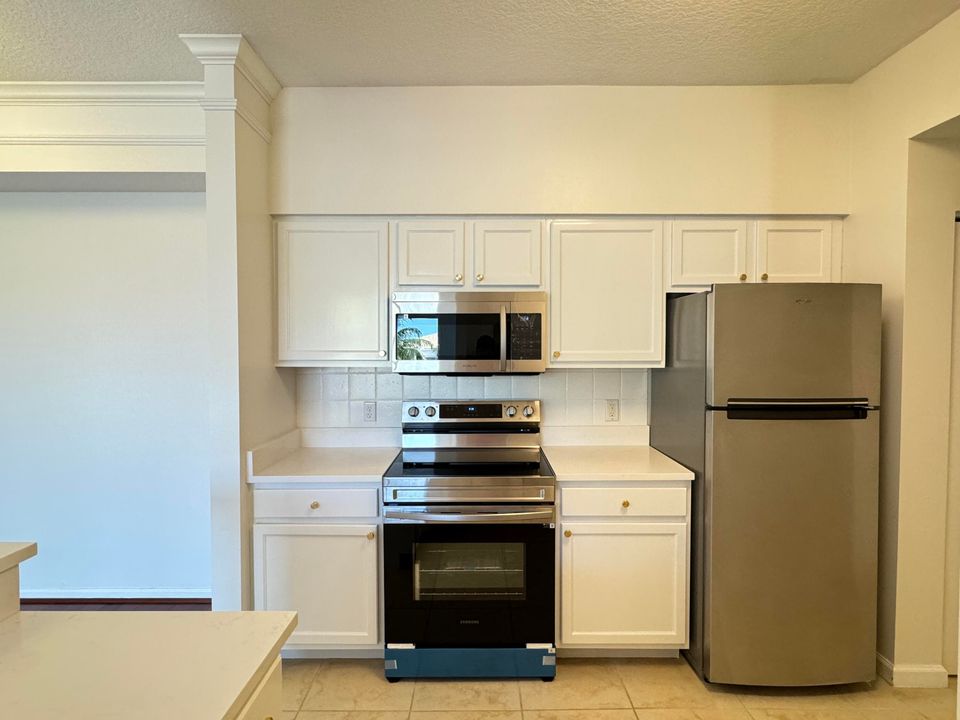 For Rent: $3,000 (2 beds, 2 baths, 1004 Square Feet)