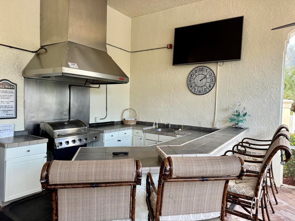 For Rent: $3,000 (2 beds, 2 baths, 1004 Square Feet)