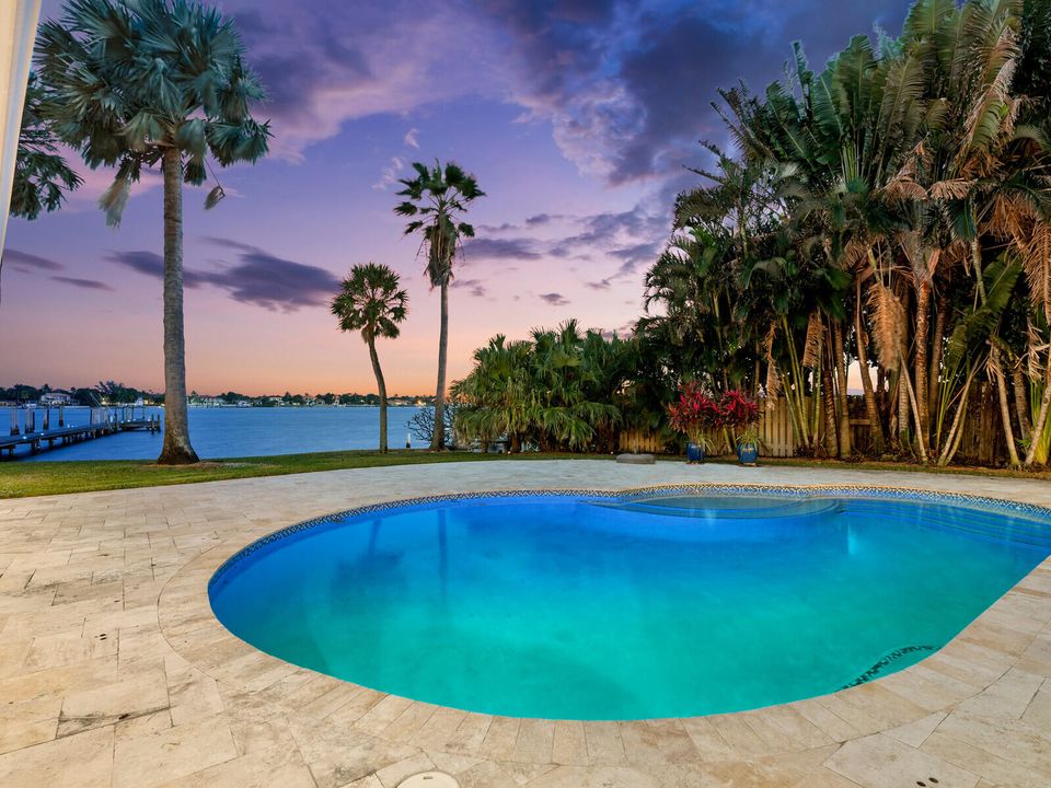 出租: $20,000 (4 贝兹, 4 浴室, 3566 平方英尺)