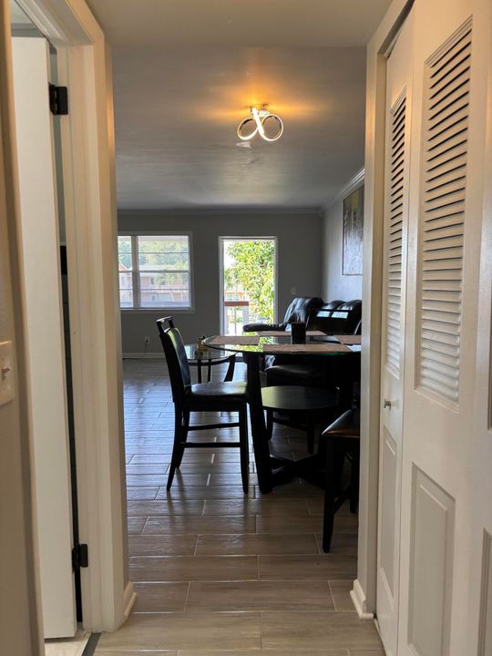 For Rent: $1,600 (1 beds, 1 baths, 738 Square Feet)