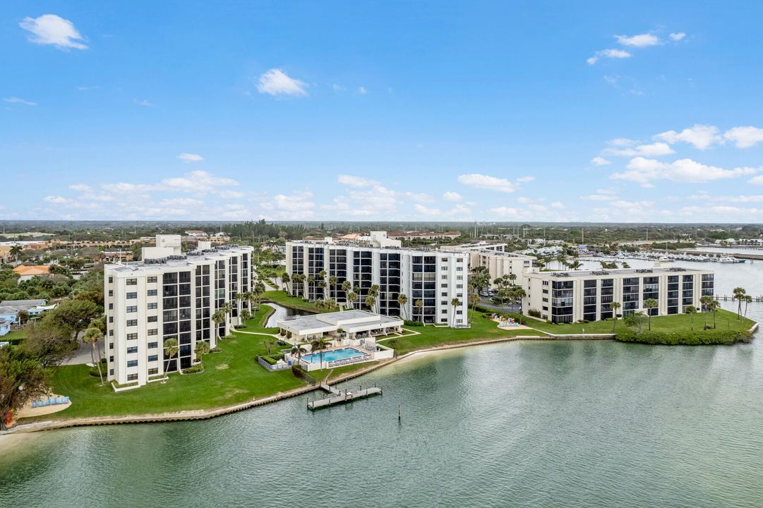 For Sale: $739,000 (2 beds, 2 baths, 1639 Square Feet)