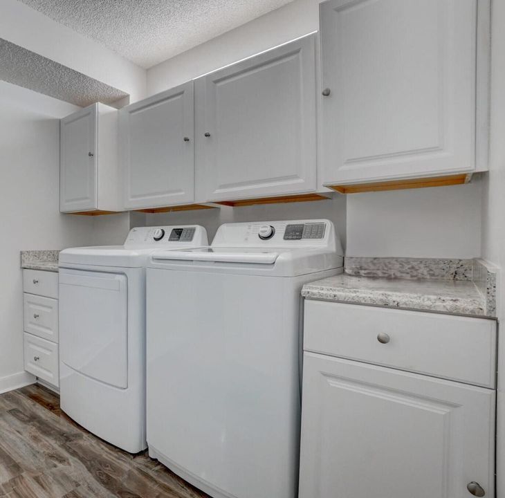 For Sale: $320,000 (2 beds, 2 baths, 1442 Square Feet)