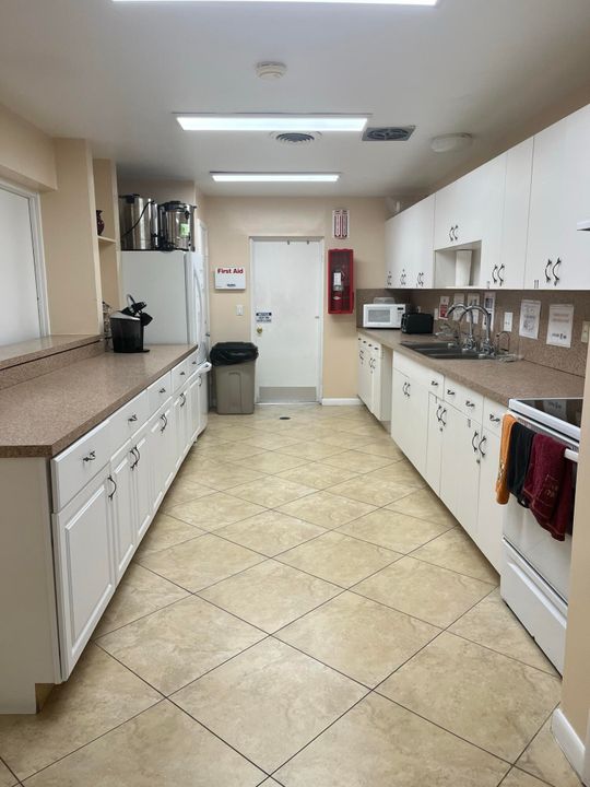 For Sale: $149,900 (2 beds, 2 baths, 925 Square Feet)