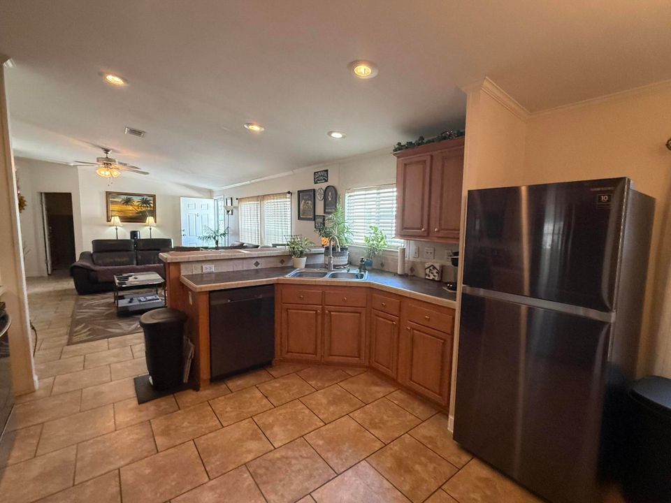 For Sale: $300,000 (3 beds, 2 baths, 1512 Square Feet)