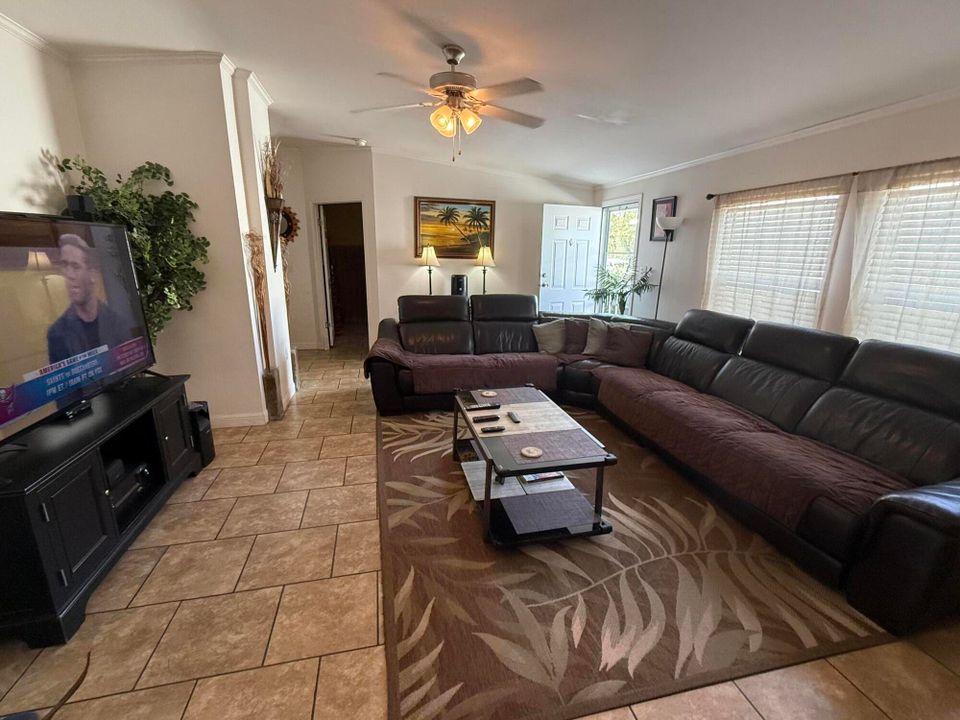 For Sale: $300,000 (3 beds, 2 baths, 1512 Square Feet)