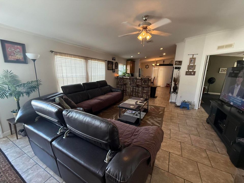 For Sale: $300,000 (3 beds, 2 baths, 1512 Square Feet)