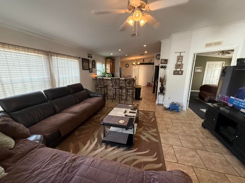 For Sale: $300,000 (3 beds, 2 baths, 1512 Square Feet)