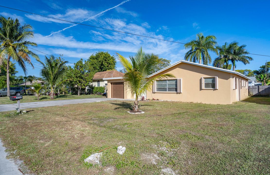 For Sale: $459,000 (3 beds, 2 baths, 1590 Square Feet)