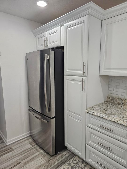 For Sale: $162,000 (2 beds, 2 baths, 888 Square Feet)