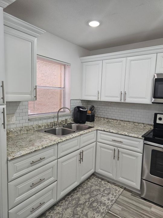 For Sale: $162,000 (2 beds, 2 baths, 888 Square Feet)