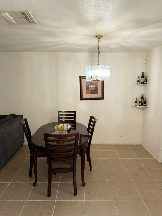 For Sale: $145,500 (2 beds, 1 baths, 829 Square Feet)