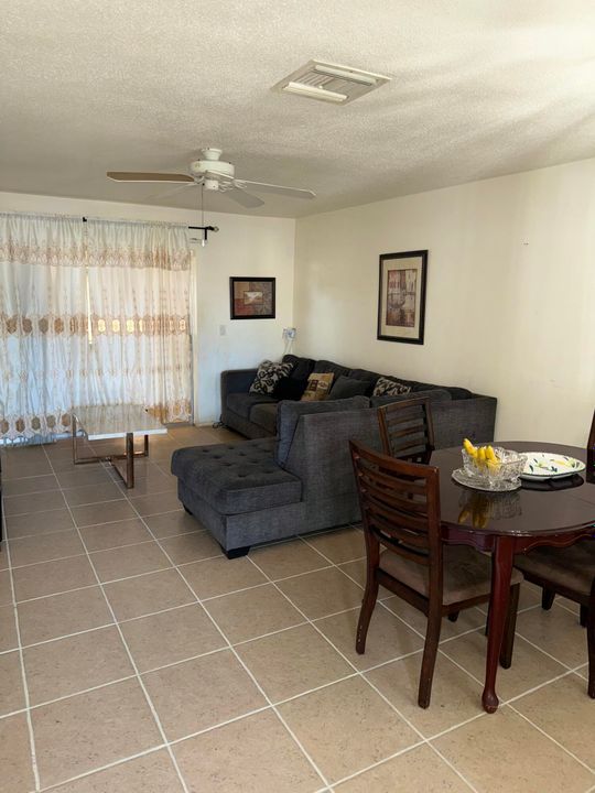 For Sale: $145,500 (2 beds, 1 baths, 829 Square Feet)