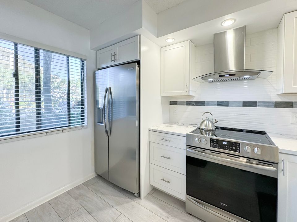 For Rent: $3,000 (2 beds, 2 baths, 1385 Square Feet)