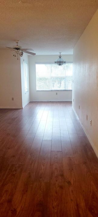 For Rent: $1,900 (2 beds, 1 baths, 931 Square Feet)