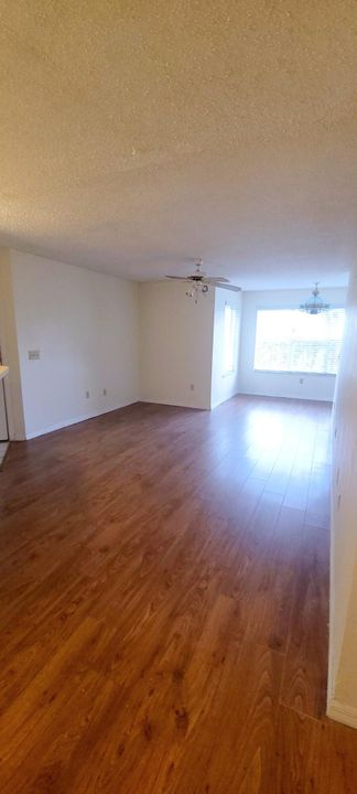 For Rent: $1,900 (2 beds, 1 baths, 931 Square Feet)