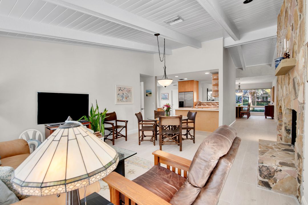 For Sale: $1,800,000 (4 beds, 2 baths, 2599 Square Feet)