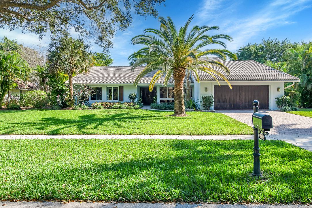 For Sale: $1,800,000 (4 beds, 2 baths, 2599 Square Feet)