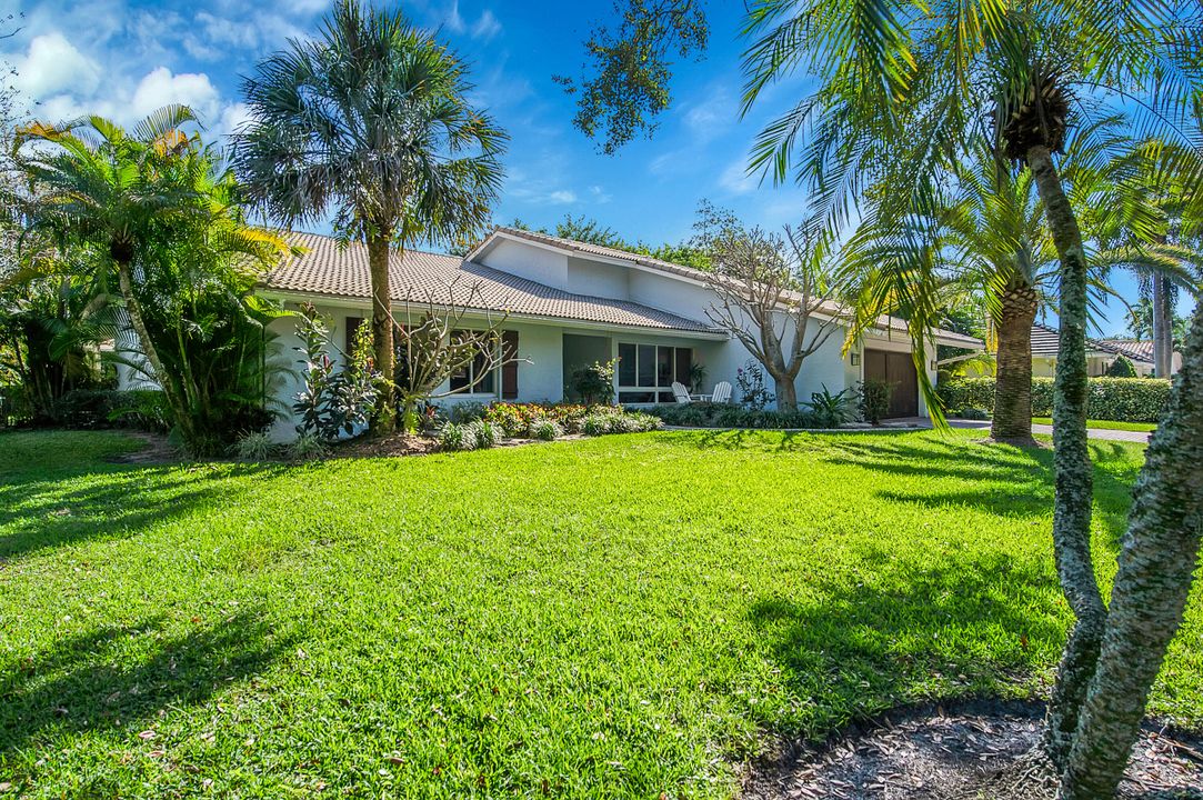 For Sale: $1,800,000 (4 beds, 2 baths, 2599 Square Feet)