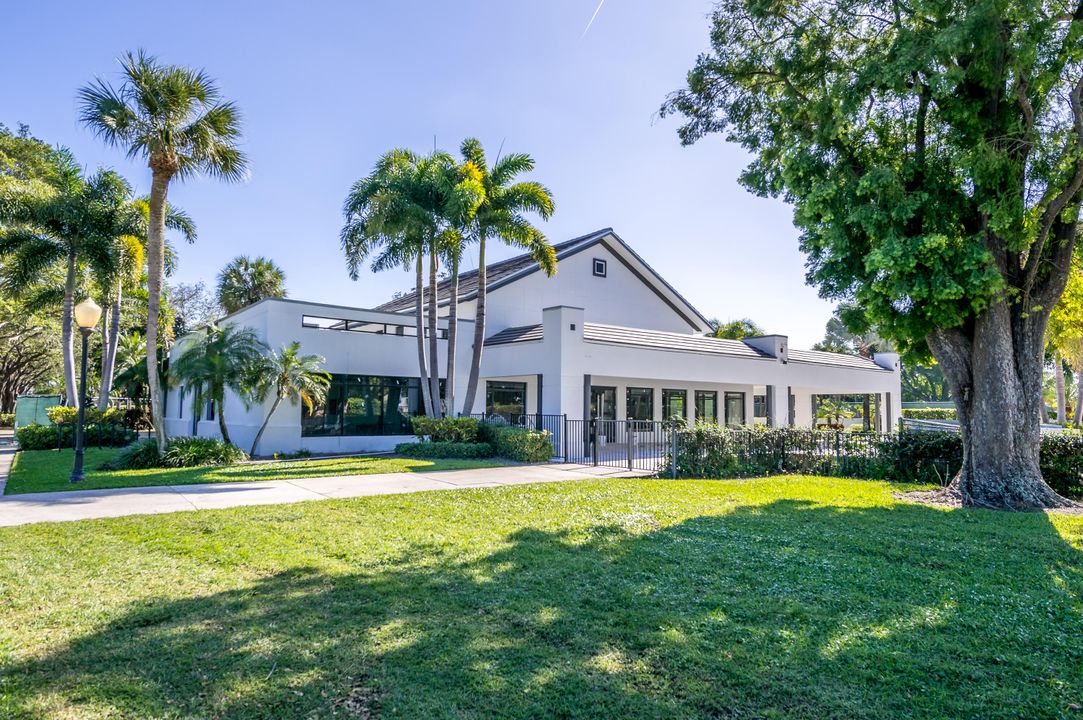 For Sale: $1,800,000 (4 beds, 2 baths, 2599 Square Feet)