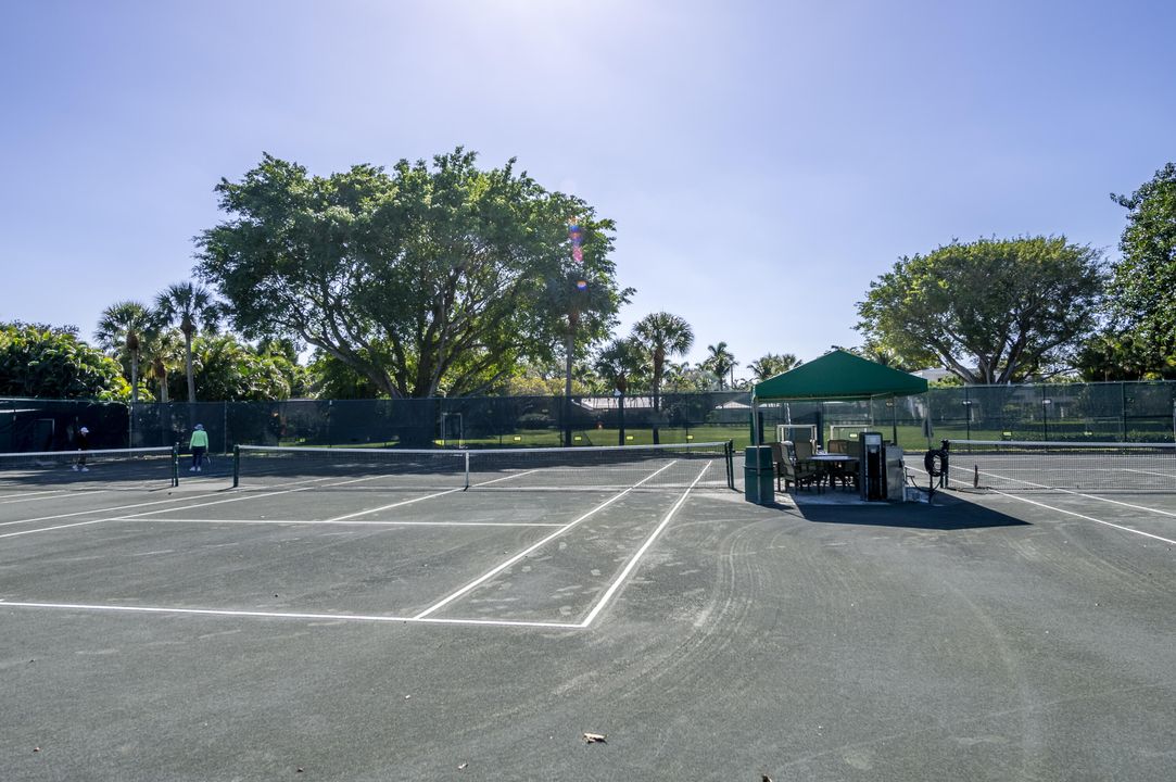 For Sale: $1,800,000 (4 beds, 2 baths, 2599 Square Feet)