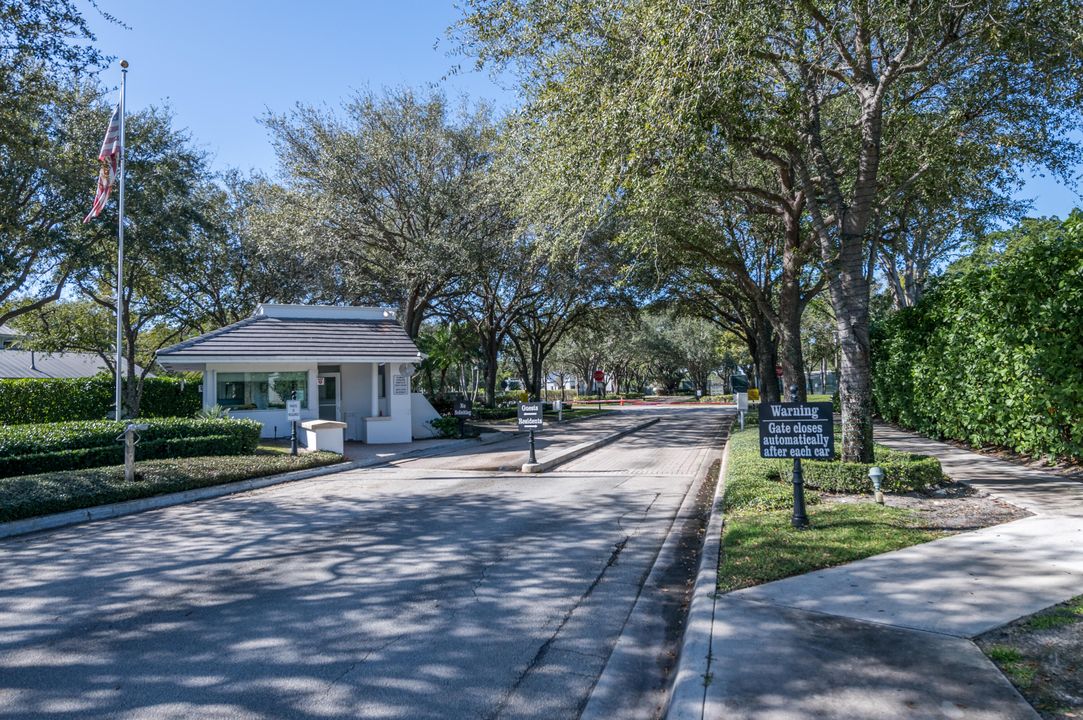 For Sale: $1,800,000 (4 beds, 2 baths, 2599 Square Feet)