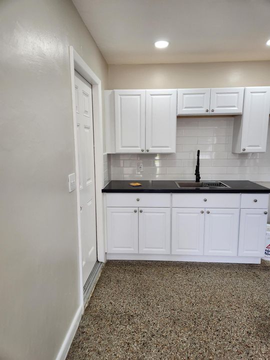 For Rent: $2,395 (2 beds, 2 baths, 750 Square Feet)