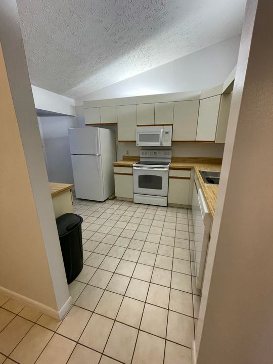 For Rent: $2,100 (2 beds, 2 baths, 1076 Square Feet)