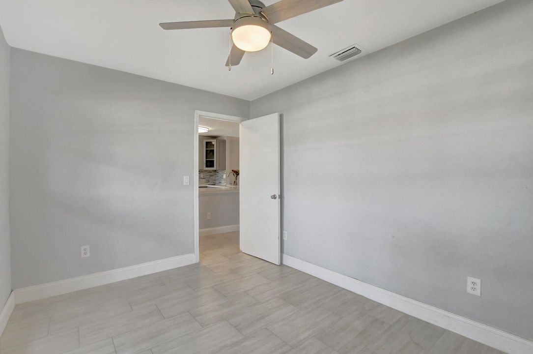 For Sale: $279,900 (2 beds, 1 baths, 908 Square Feet)