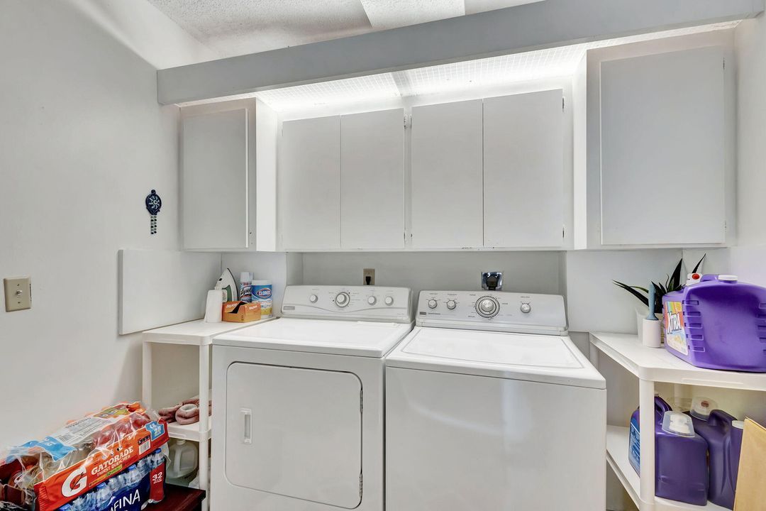 For Sale: $319,900 (2 beds, 2 baths, 1397 Square Feet)