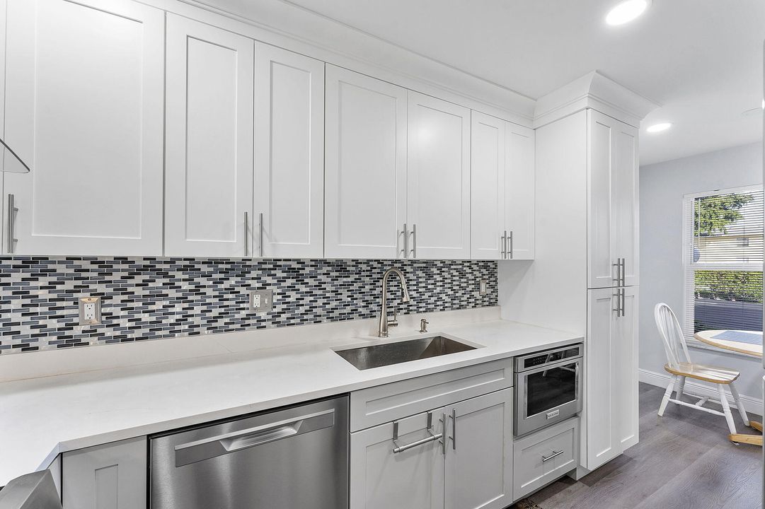 For Sale: $232,900 (2 beds, 2 baths, 1167 Square Feet)