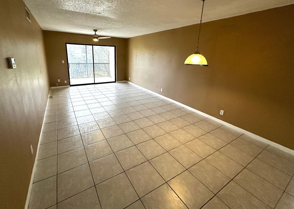 For Rent: $2,250 (2 beds, 2 baths, 960 Square Feet)