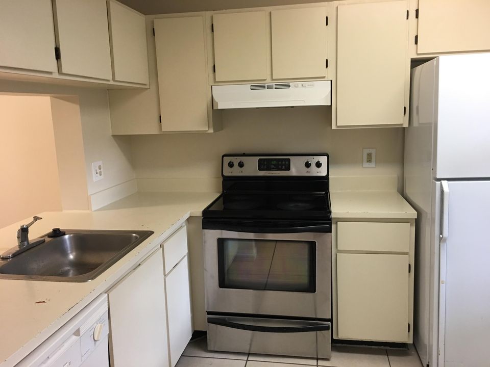 For Rent: $2,050 (2 beds, 2 baths, 950 Square Feet)