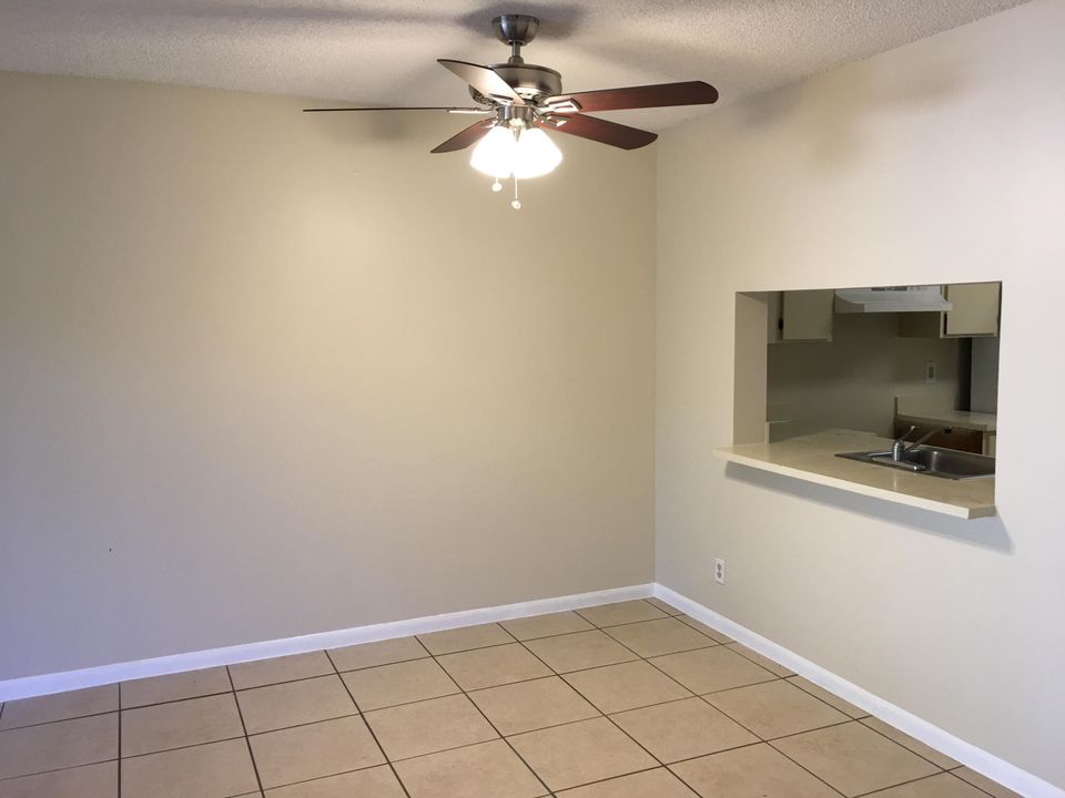 For Rent: $2,050 (2 beds, 2 baths, 950 Square Feet)