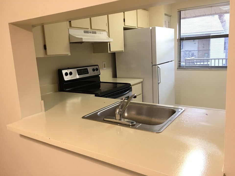 For Rent: $2,050 (2 beds, 2 baths, 950 Square Feet)