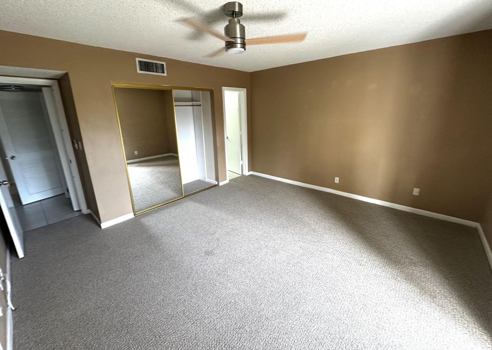 For Rent: $2,250 (2 beds, 2 baths, 960 Square Feet)